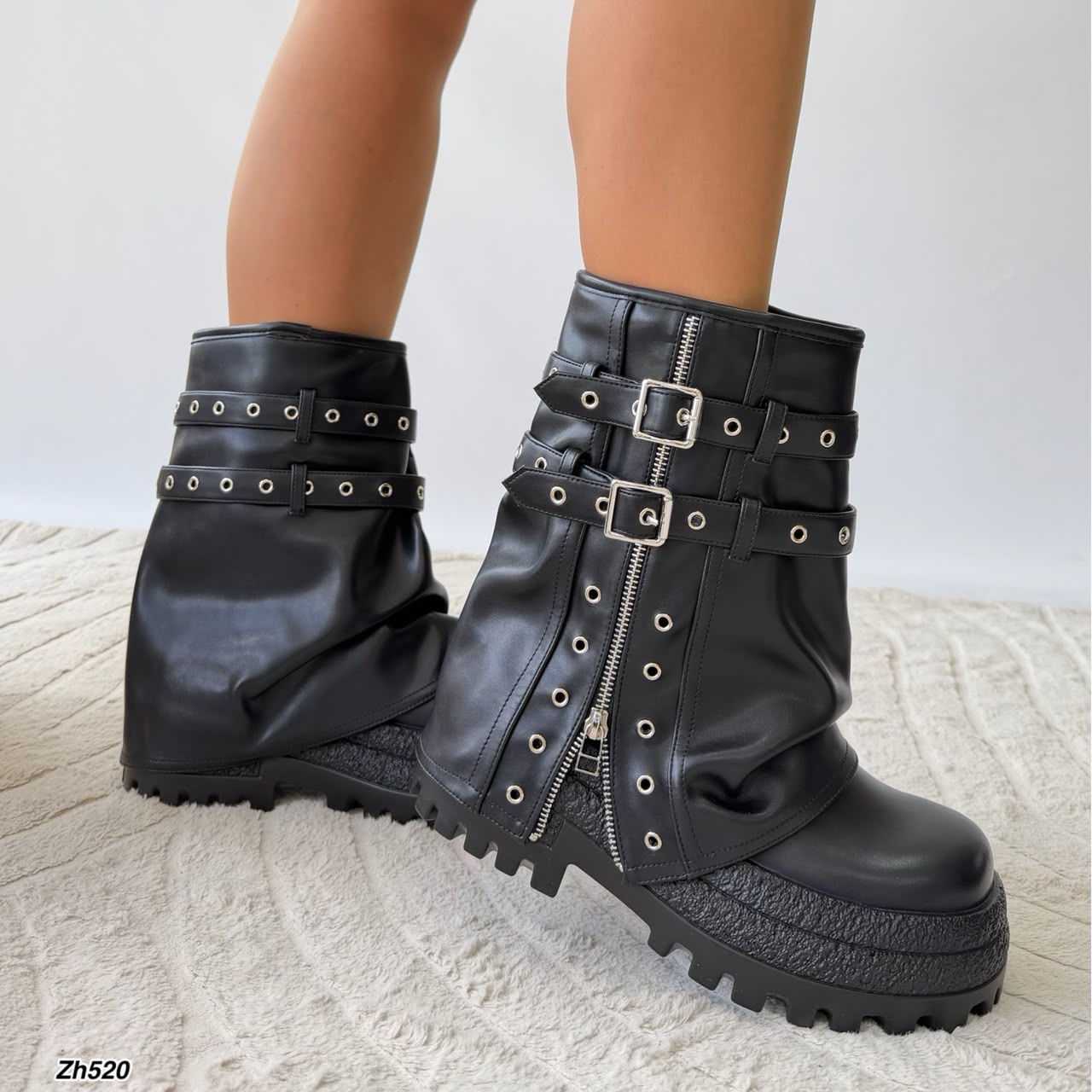 Bota negro doblez detalle correa y cierre plateado suela 8cm HX3231-B9727